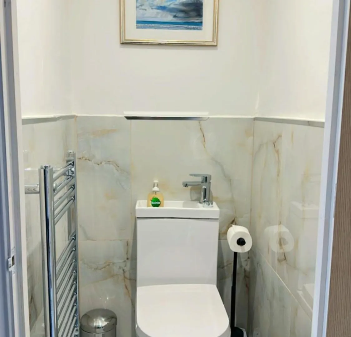 לונדון 7 Venus Road Room 2
